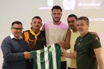 Imagen de El reencuentro de dos héroes una década después: Neto y su rescatista reviven el milagro de Chapecó en Medellín